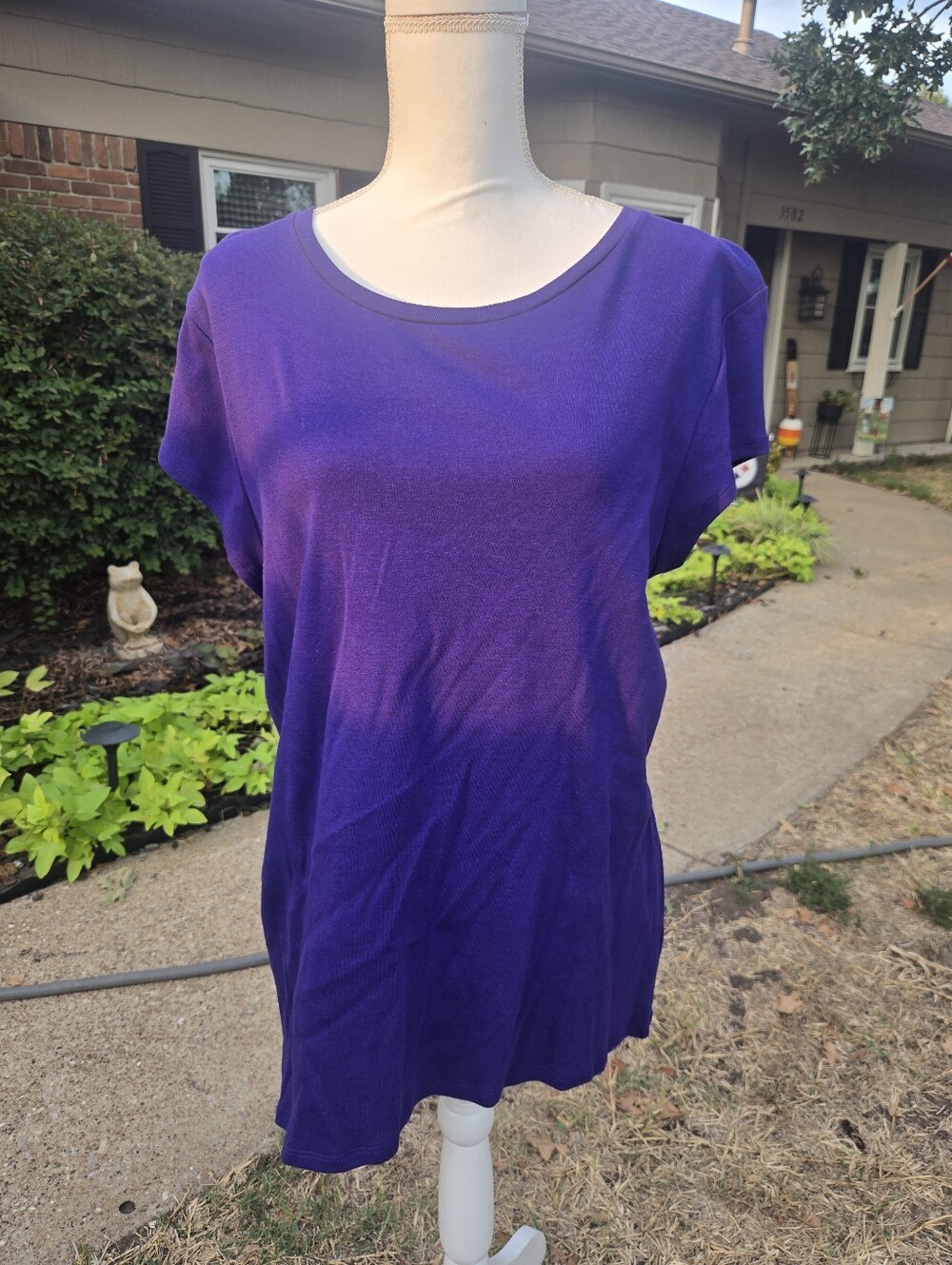 Liz Claiborne Deep Purple Scoop Neck Short Sleeve Tee